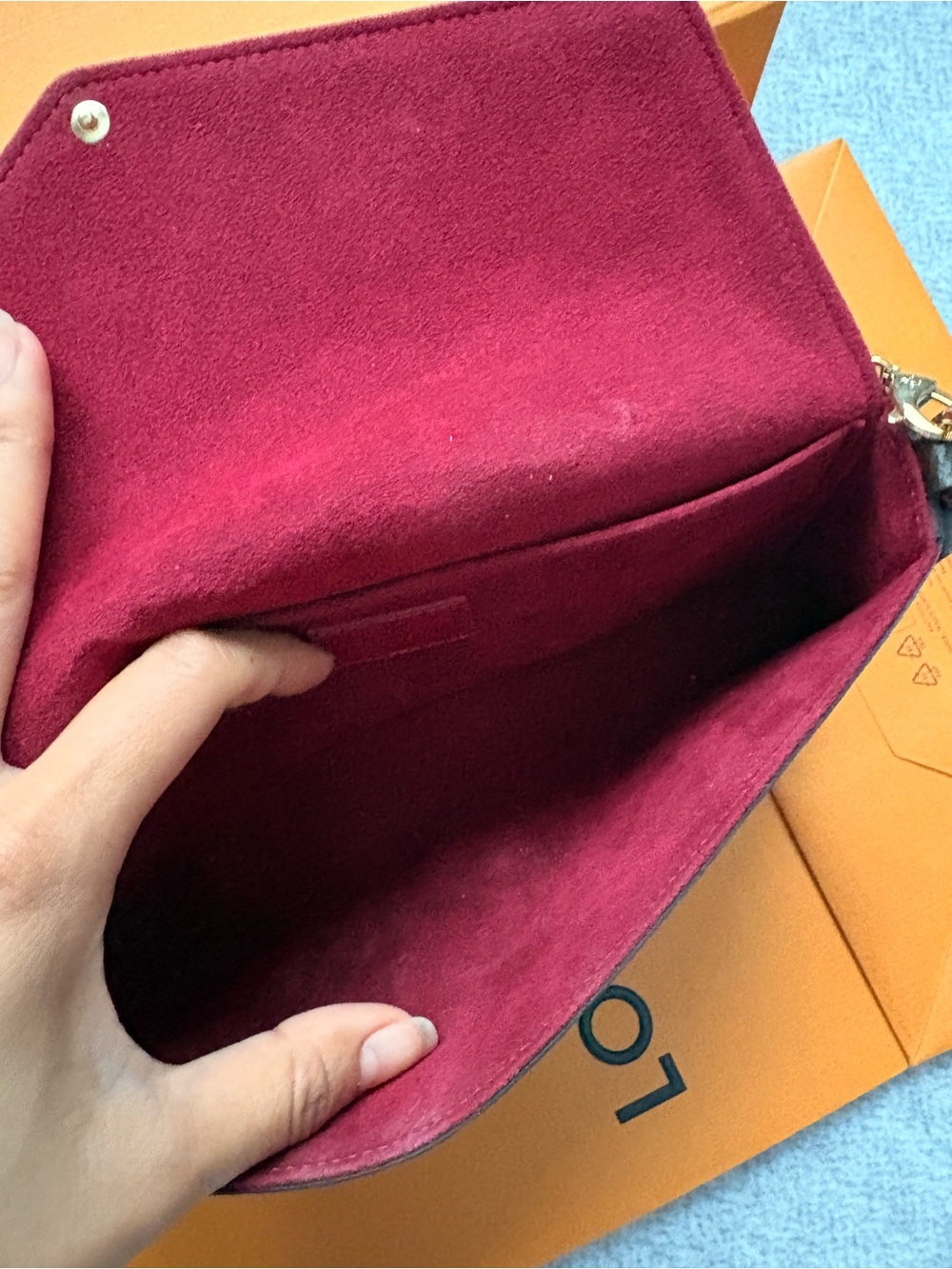 Louis Vuitton Monogram Envelope Crossbody in Brown and Gold - Picture 4 of 6